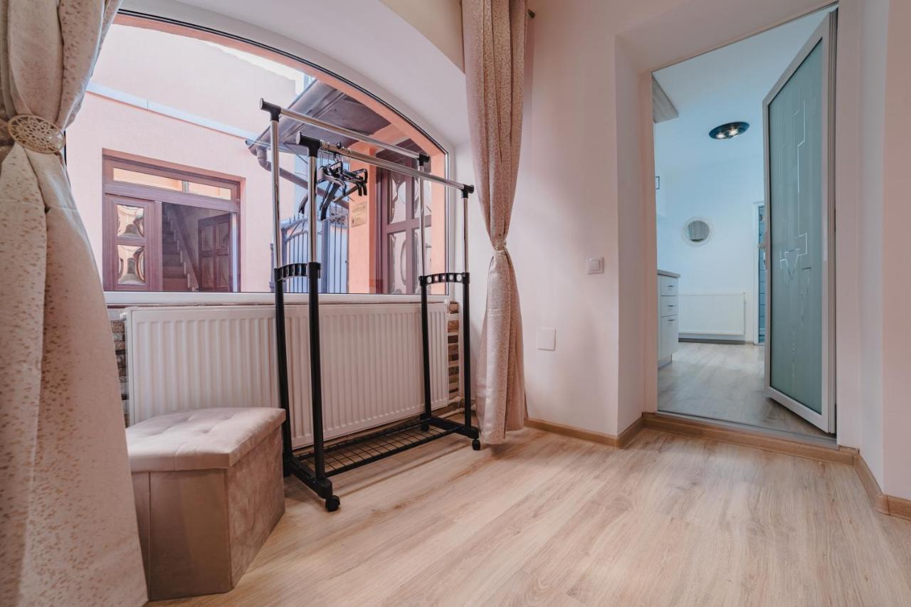 Old Town Studio Apartment Брашов Екстериор снимка